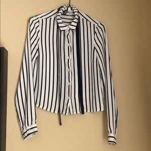Black and white striped long sleeve! 🖤😍